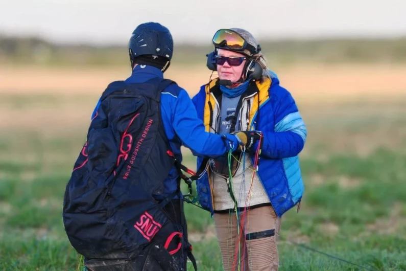 Jekki Kettu - Varjoliitokoulu kouluttaja toiminnassa